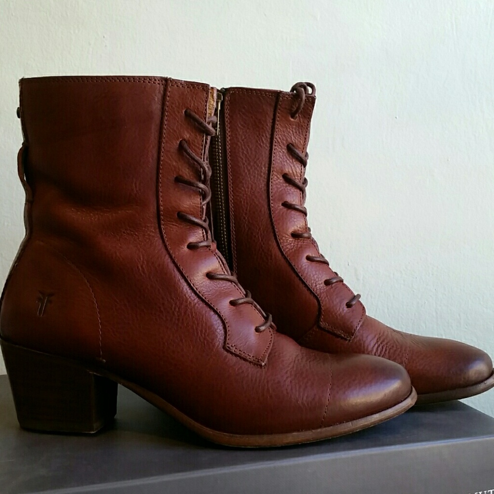Size 8.5 Brown Frye Boots. 2.5-3 in. heel.